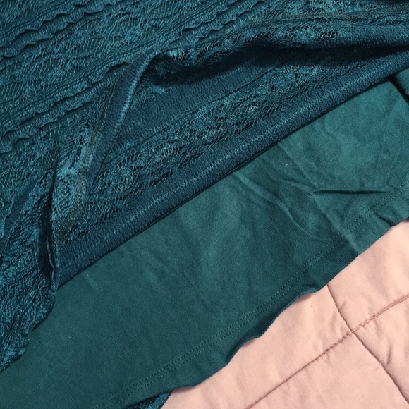 Girls size 8 Lace Dress - Picture 3 of 6